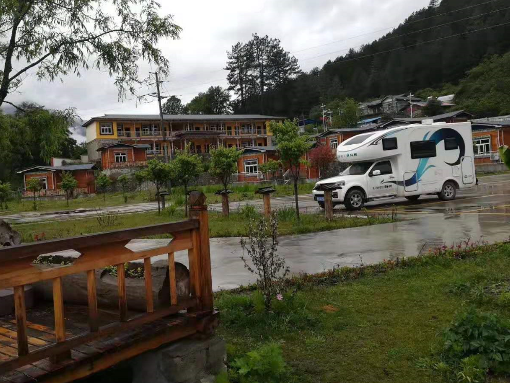 拉萨房车露营地,最新动态与独特体验