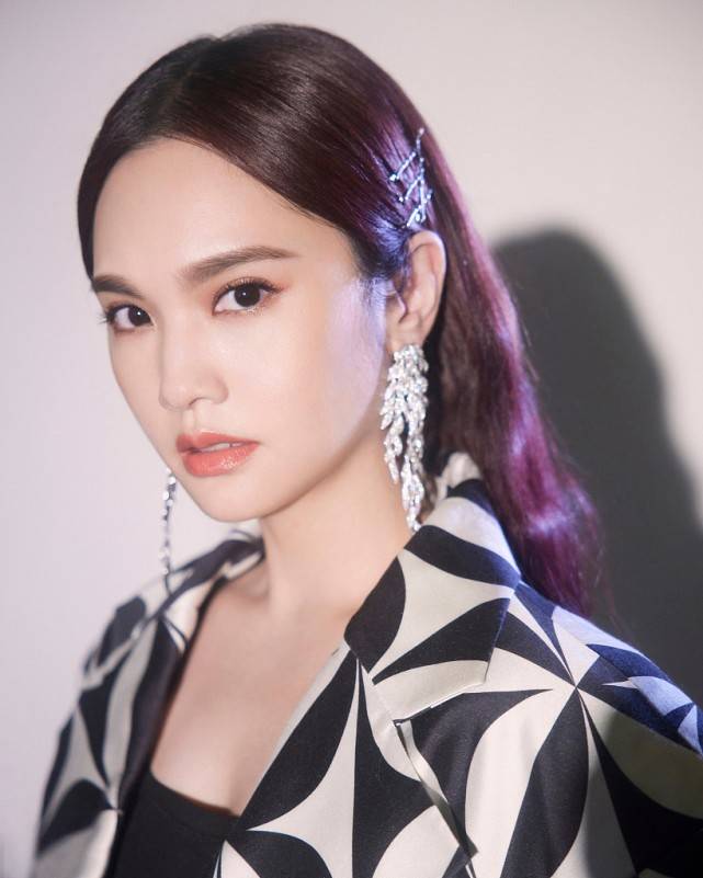 杨丞琳最新耳钉,引领时尚潮流的璀璨之选