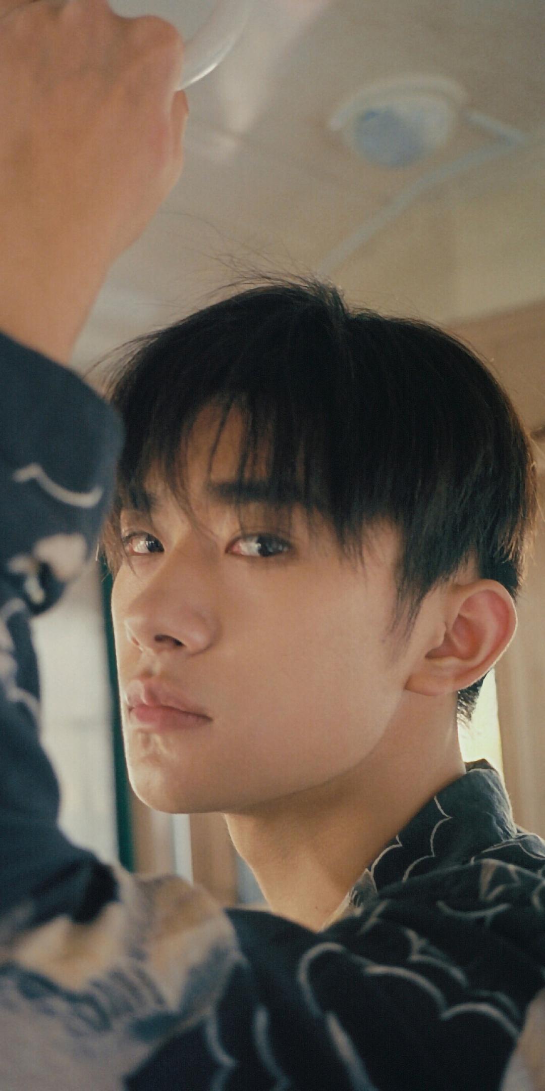 易烊千玺2018最新写真,时尚魅力与青春活力的交融风采