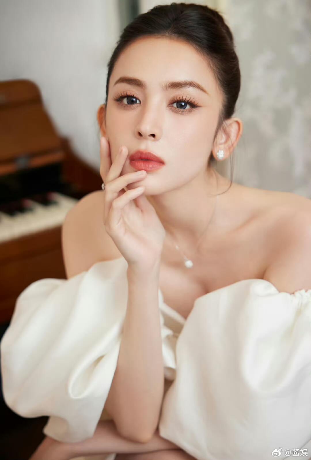 古力娜扎最新近况,娱乐圈中的耀眼之星
