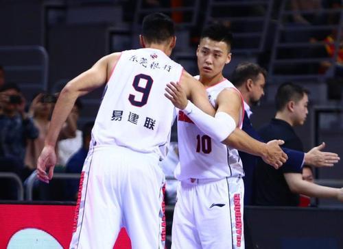 易建联伤势最新动态与年龄揭秘,篮球巨星健康及未来展望